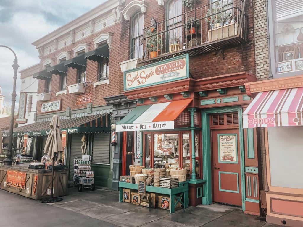 Universal Studios Hollywood, planning a day at Universal Studios, things to know before you go, tips and secrets, best rides, food, exrpress pass ticket, where to stay, California, complete guide