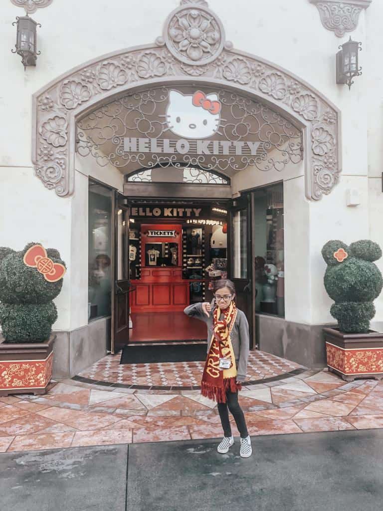 Universal Studios Hollywood, planning a day at Universal Studios, things to know before you go, tips and secrets, best rides, food, exrpress pass ticket, where to stay, California, complete guide