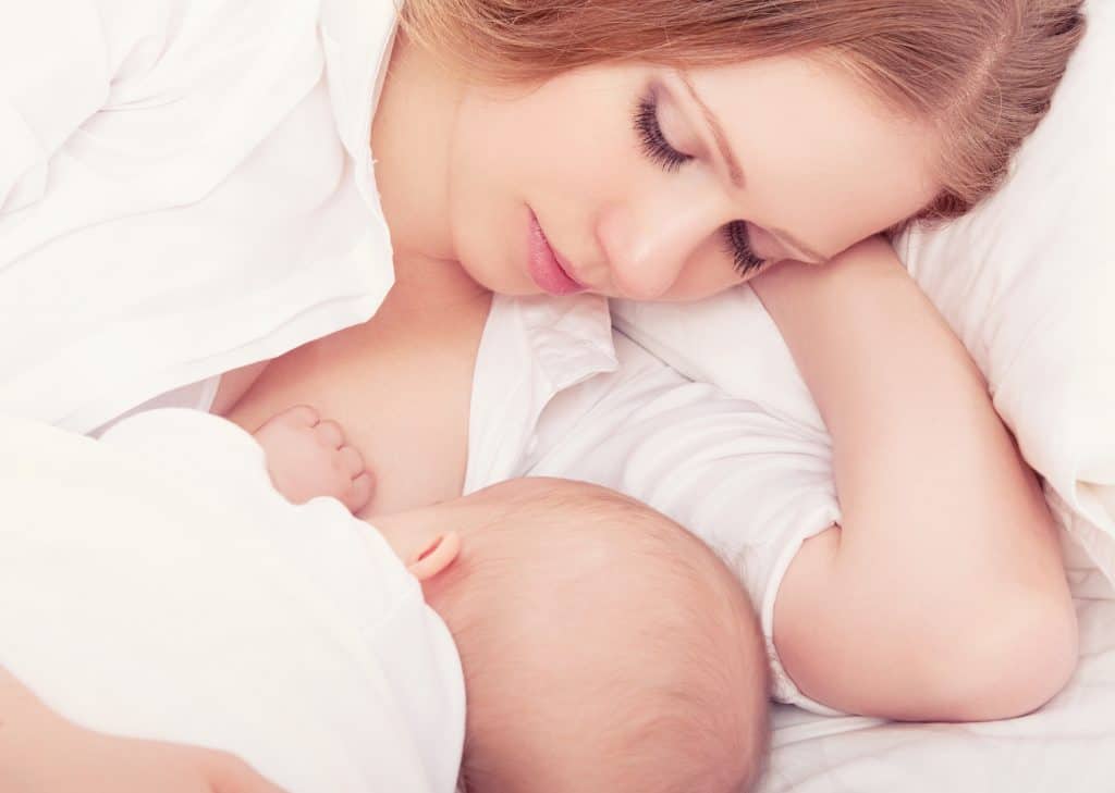 breastfeed laying down